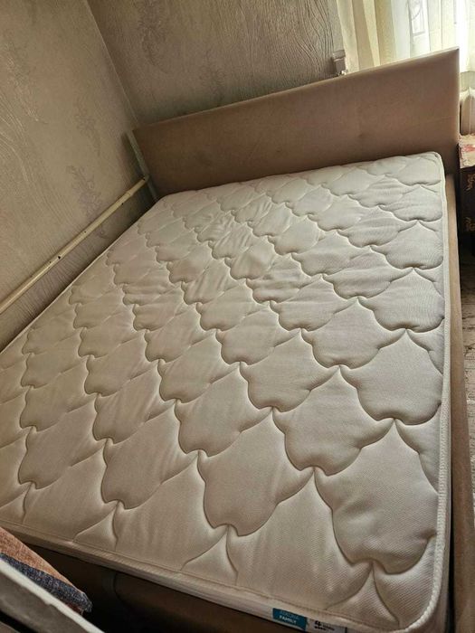 Продам матрас, размер 1,6х2 метра