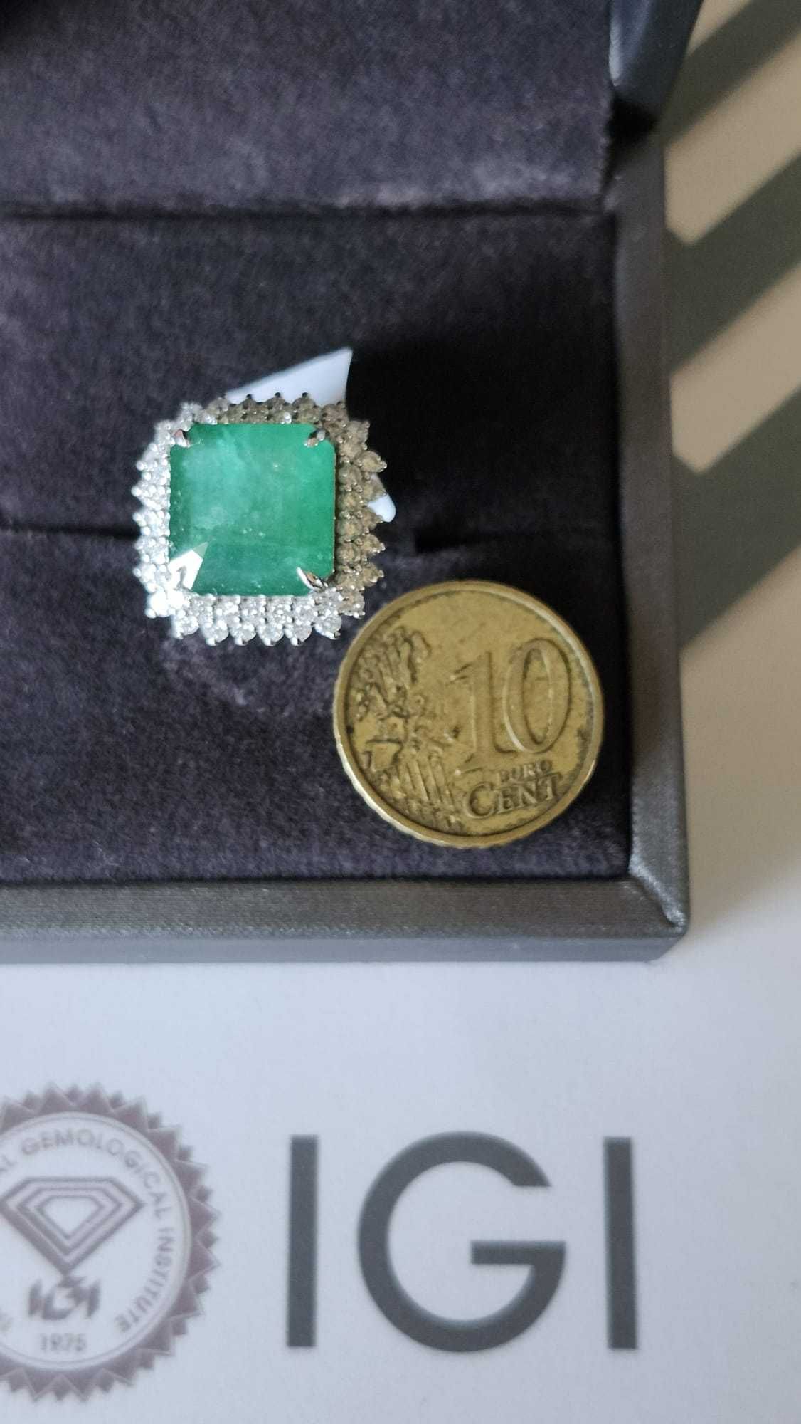 Inel aur alb 14K, smarald de 6.69 ct și 52 de diamante– certificat IGI