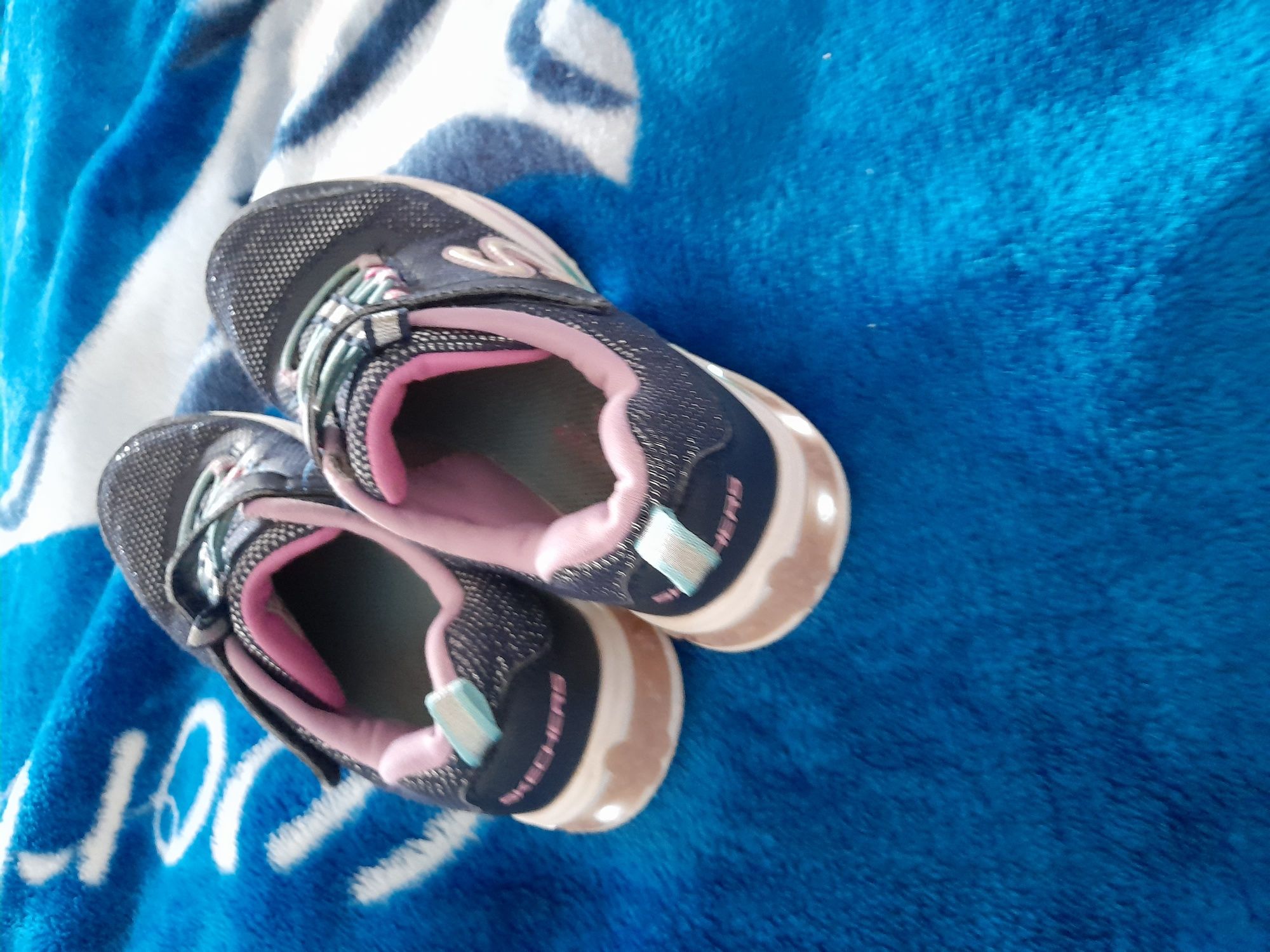 Skechers sheckers adidasi fete marime 32 pt fata Pantofi sport cu LED-