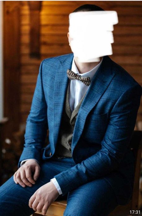 Костюм- тройка мужской.