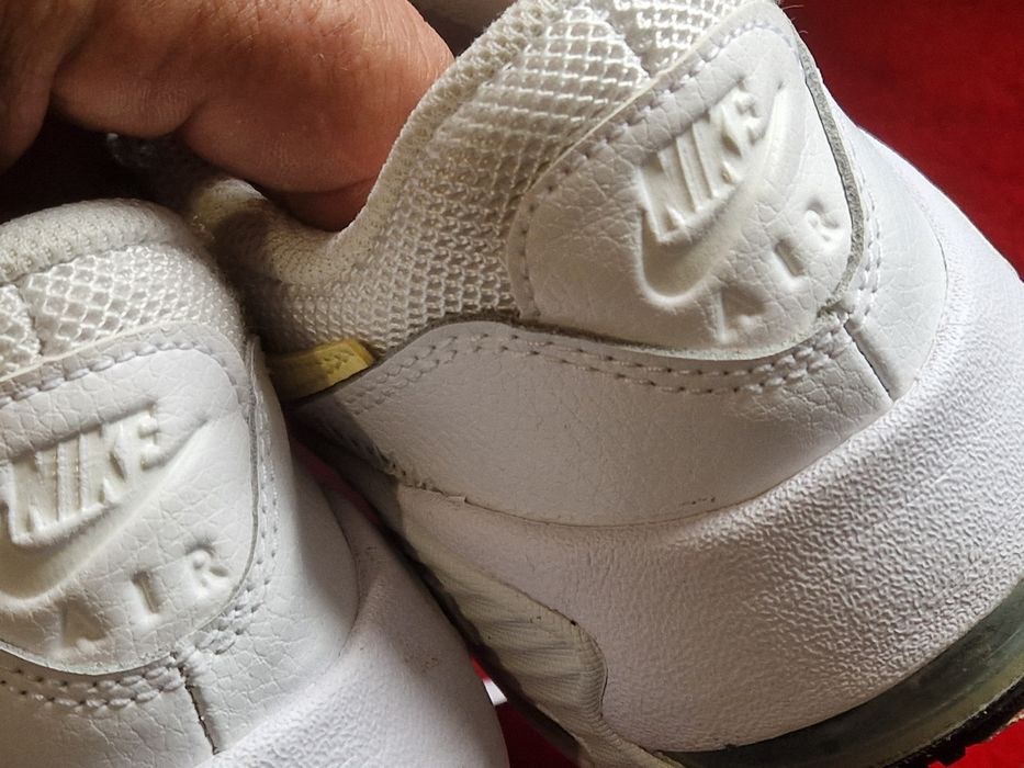 Adidasi dama Nike ,