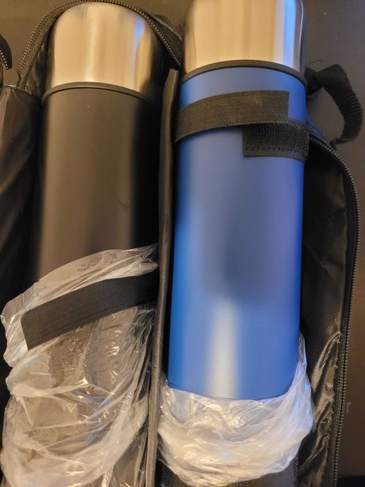 set 2 termosuri noi, 1 litru fiecare sau set cu 2 cani in geanta de  t