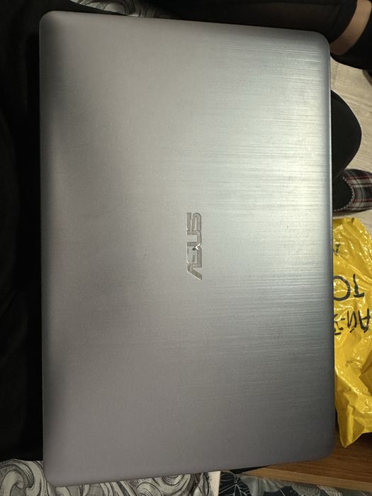 Лаптоп Asus X540Y