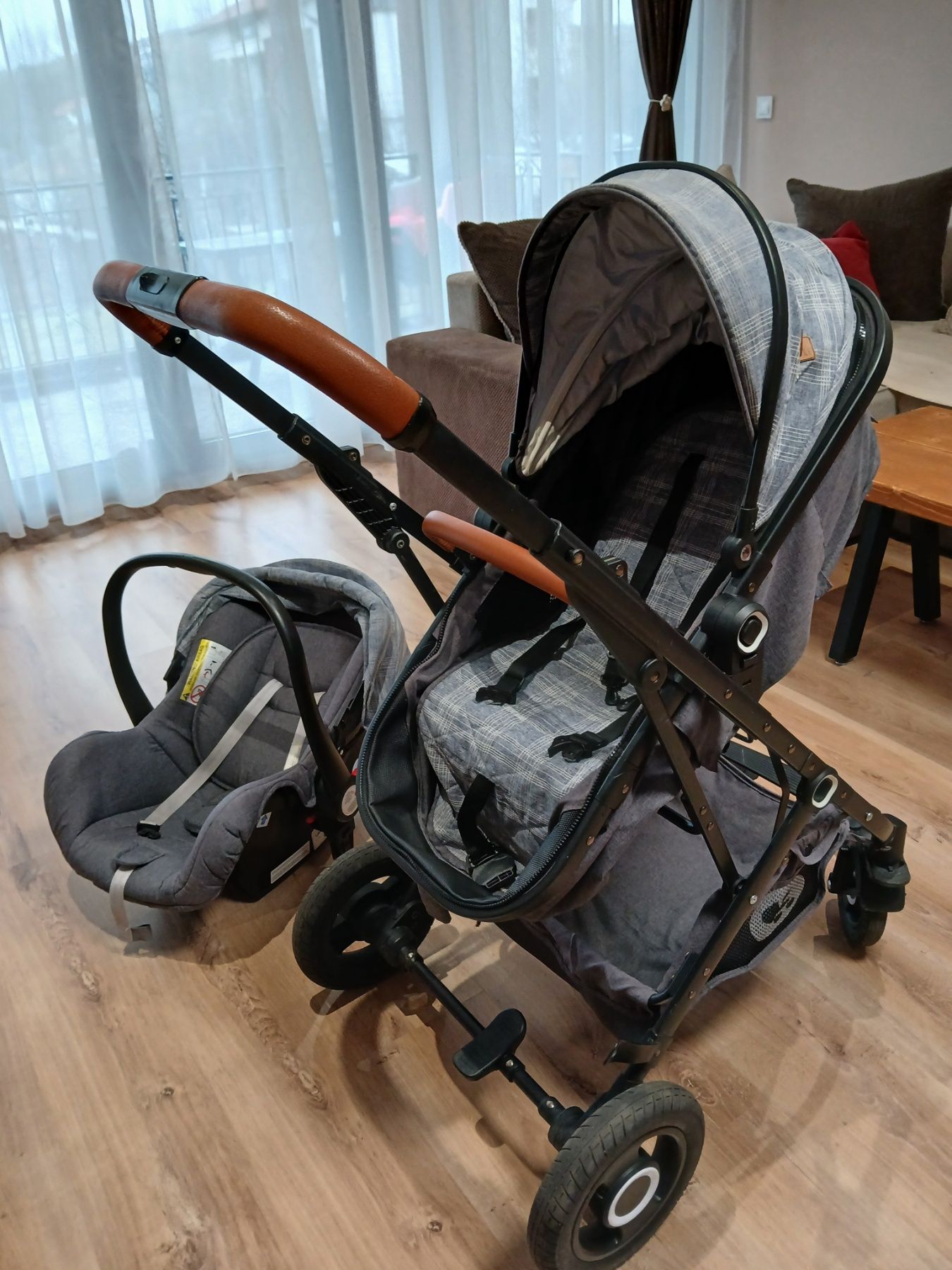 Продавам бебешка количка lorelli sena 3 в 1