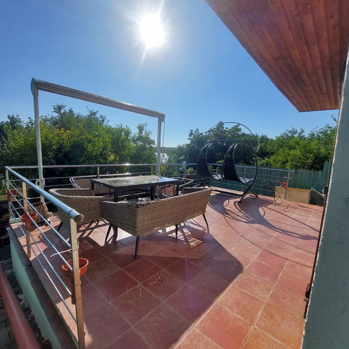 Casa Branesti cu deschidere la lac.