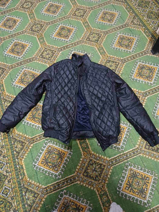 Qishk erkaklar uchuni kurtka