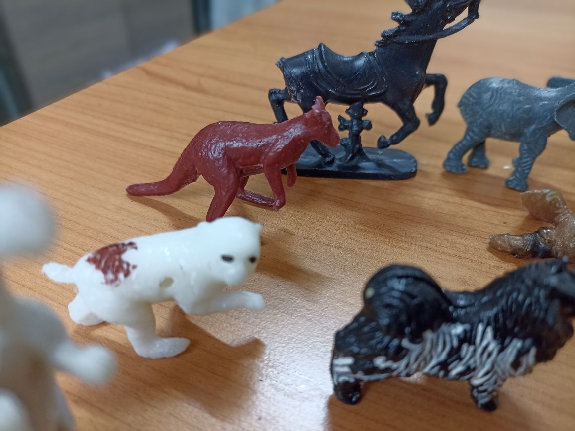 Figurine plastic vechi românești