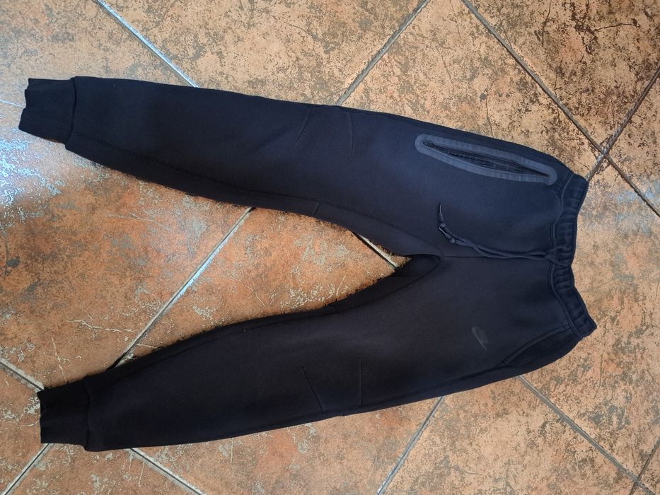 Pantaloni Nike Tech mărimea S