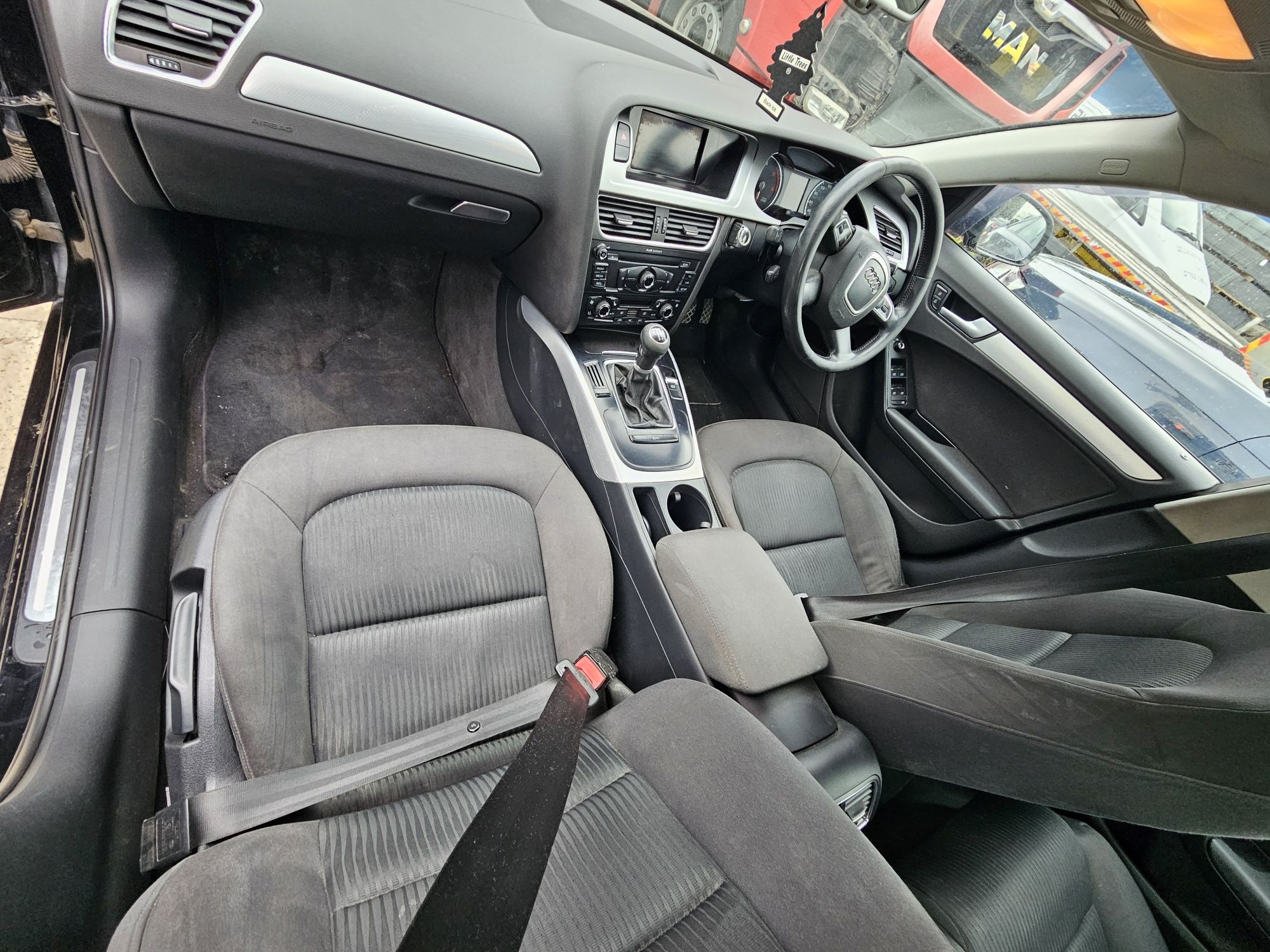 Dezmembrez Audi A4 B8 LY9B CJCB LLM cutie