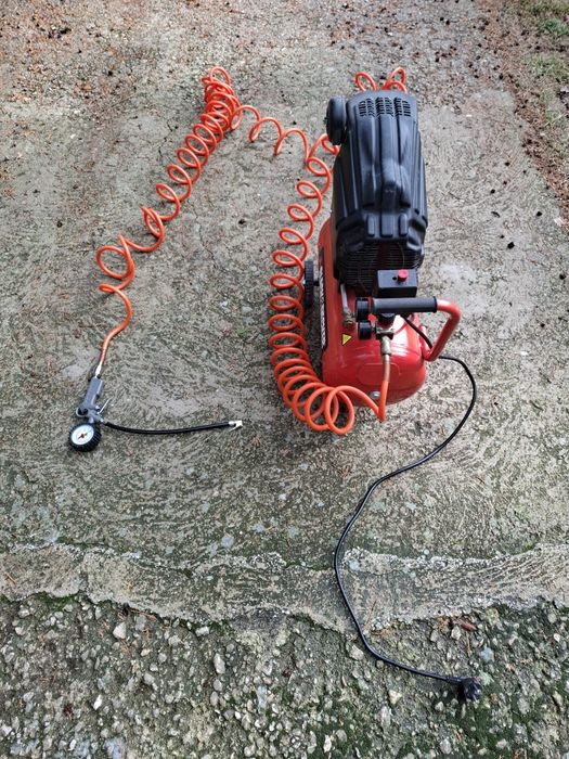 Монофазен бутален компресор Black & Decker BD205/24, 1.5 kW, 210 л/мин