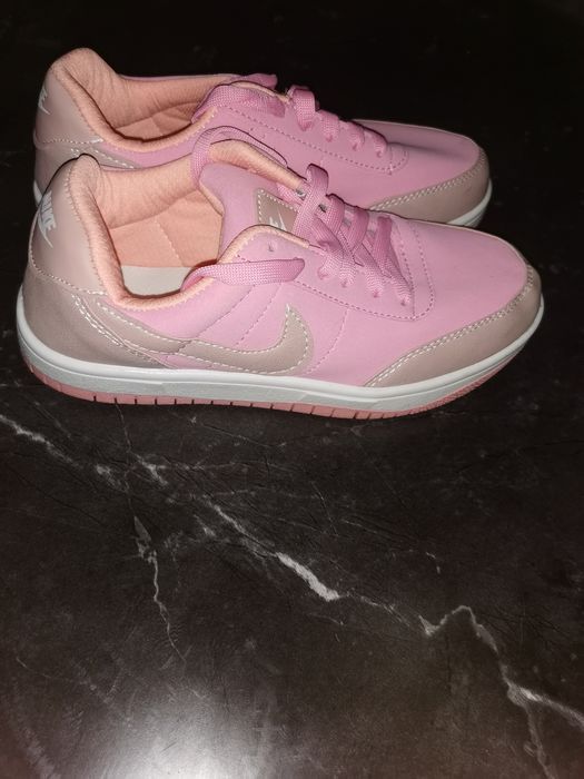 De vânzare adidași noi dama mărimea 37