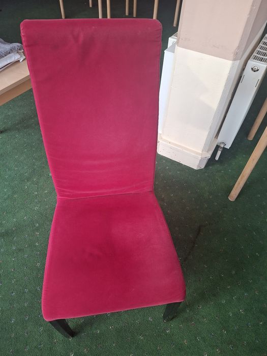 Vând 10 scaune lemn masiv