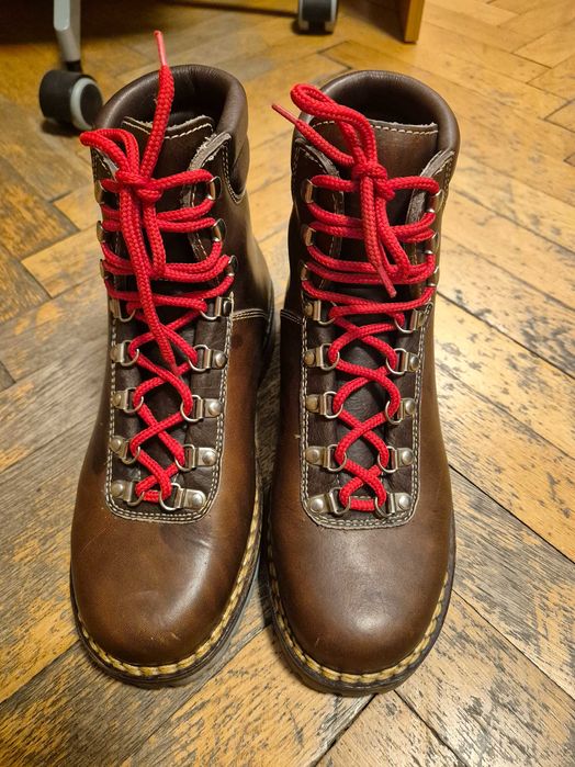 Vand bocanci maro din piele naturala, marimea 40, impermeabili, noi