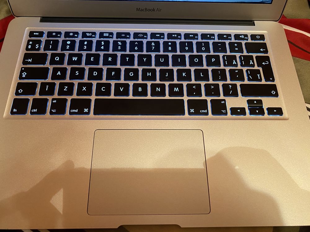 Macbook Air 2017 i5, 8gb ram, ssd, 80 cicluri