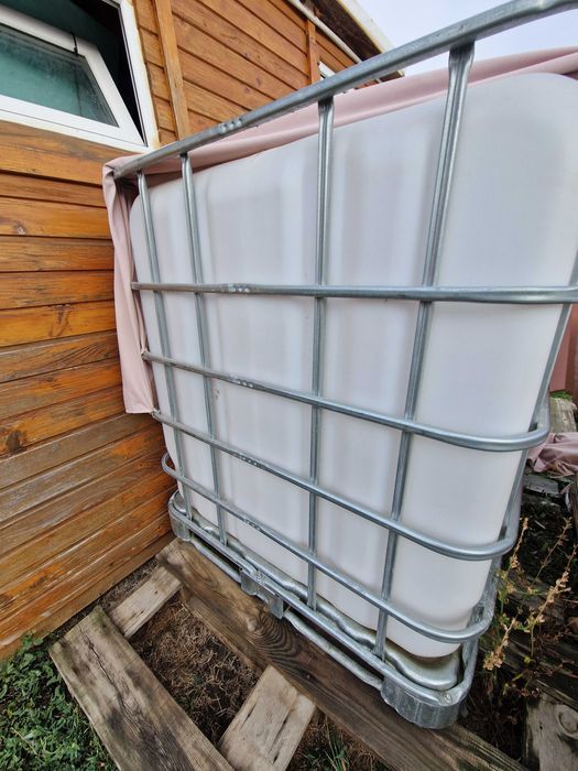 Rezervor IBC 1000L nou, cu cadru metalic și robinet