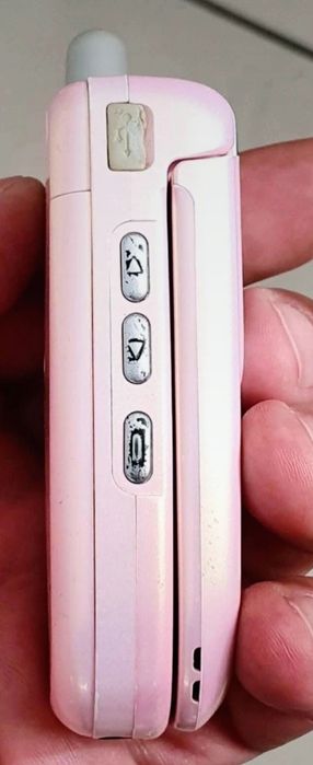 Motorola v220 cu încărcător original (orice rețea)