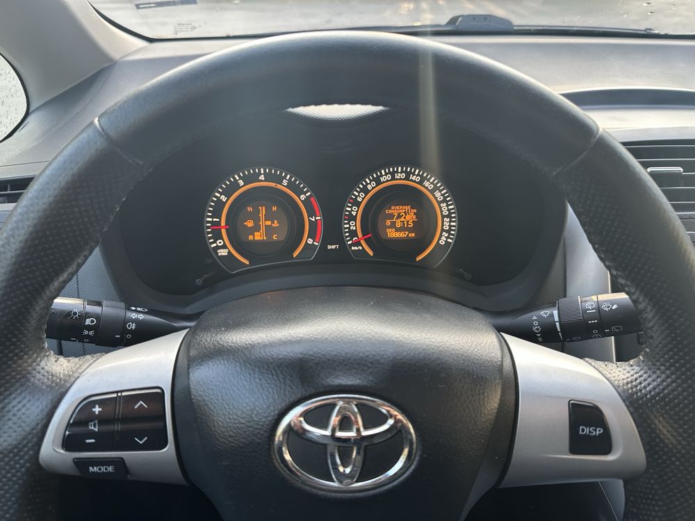 Toyota Auris 1.33 бензин 99кс 6скорости Фейслифт