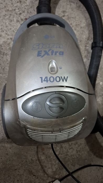 Срочно продаётся LG пылесос.Отлично работает.