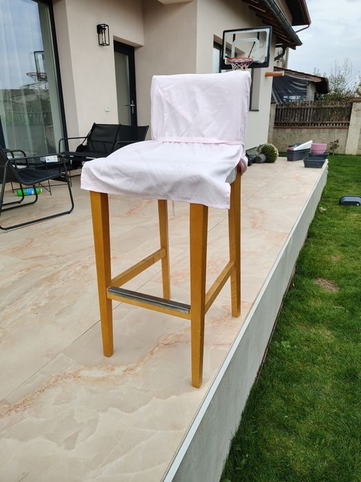 Scaune tip bar,2 fixe,2 pliabile, in stare buna 50 lei bucata, 200 tot