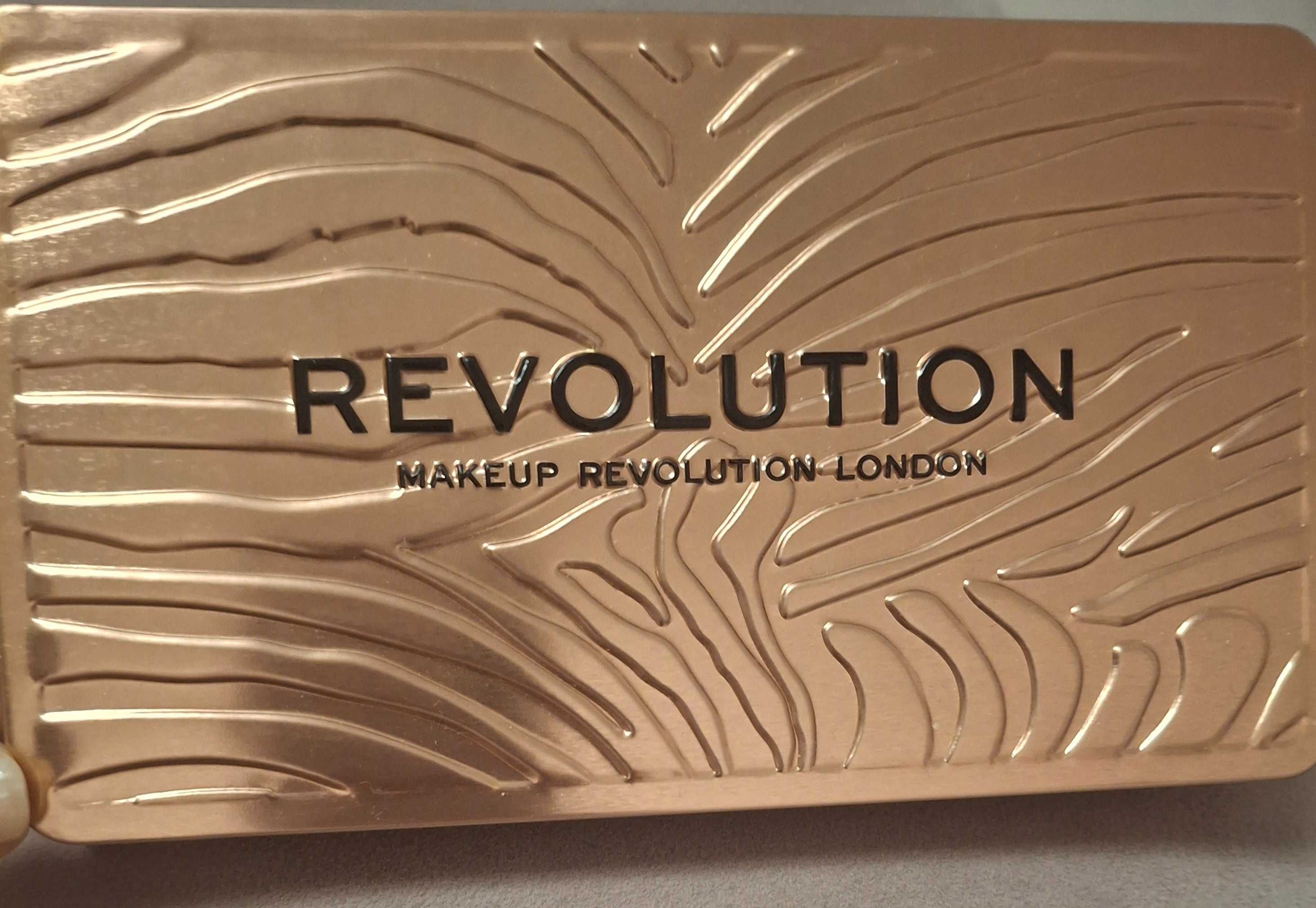 Палитра сенки за очи Revolution London