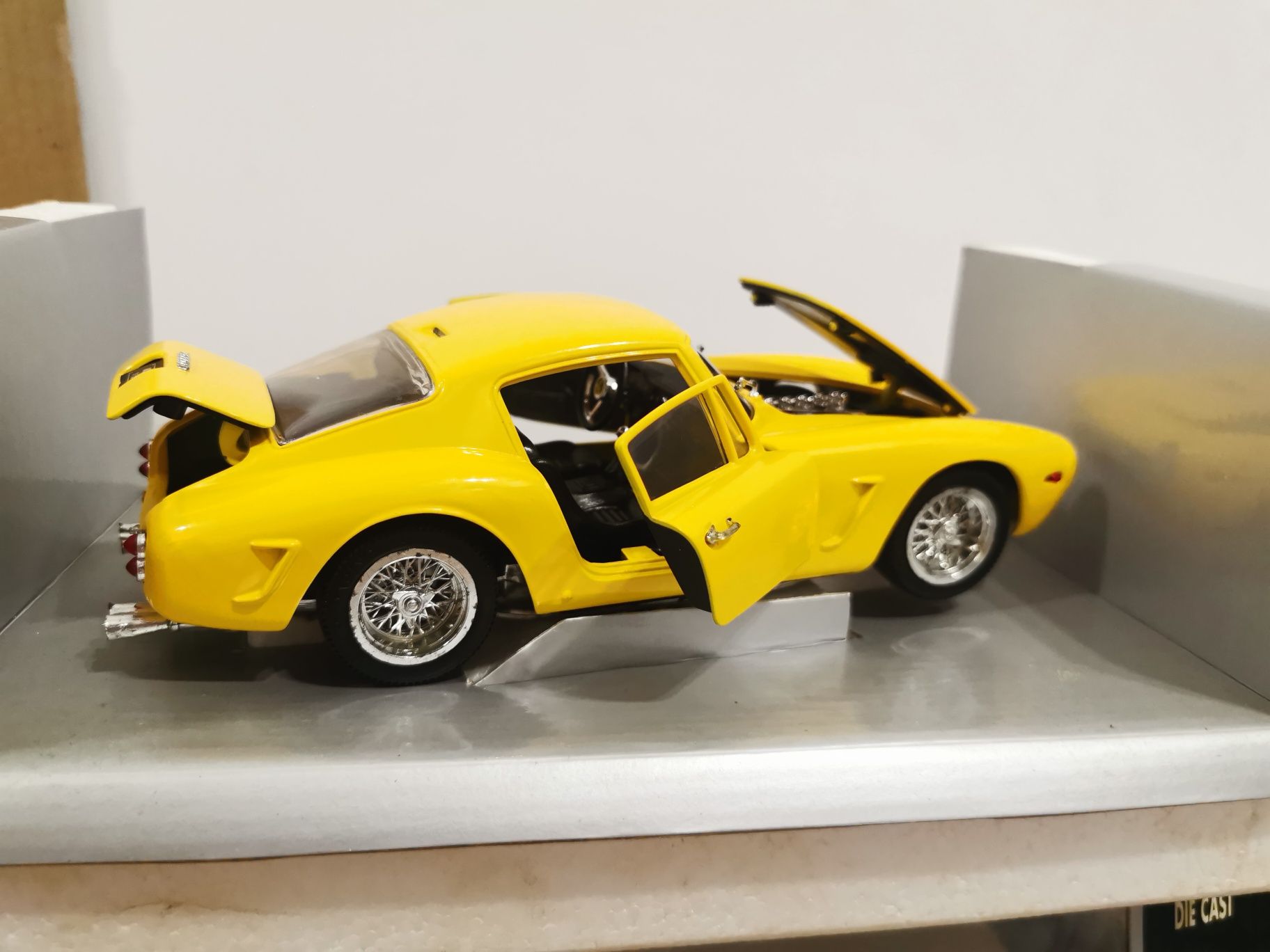Ferrari 250 Gto Berlinette 1:18 Revell Jouef Evolution