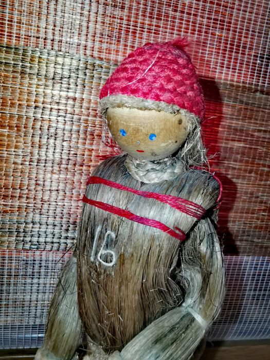 Сламена фигура кукла скиор на ски в екип и без щеки !