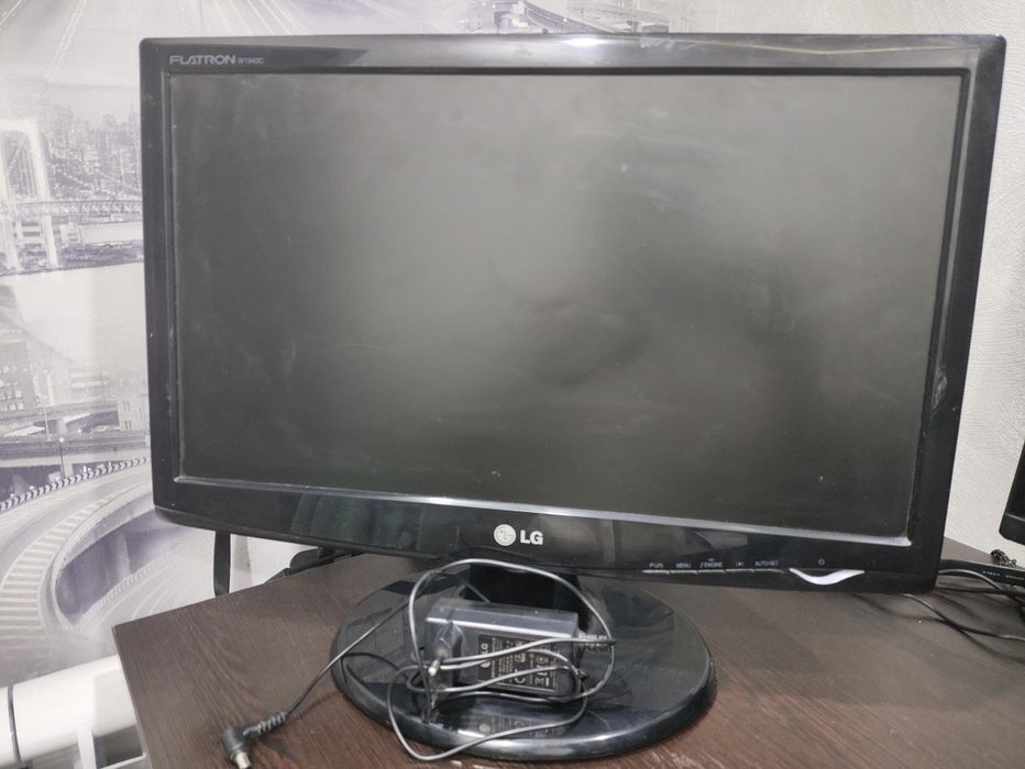 Монитор LG 19 диагональ