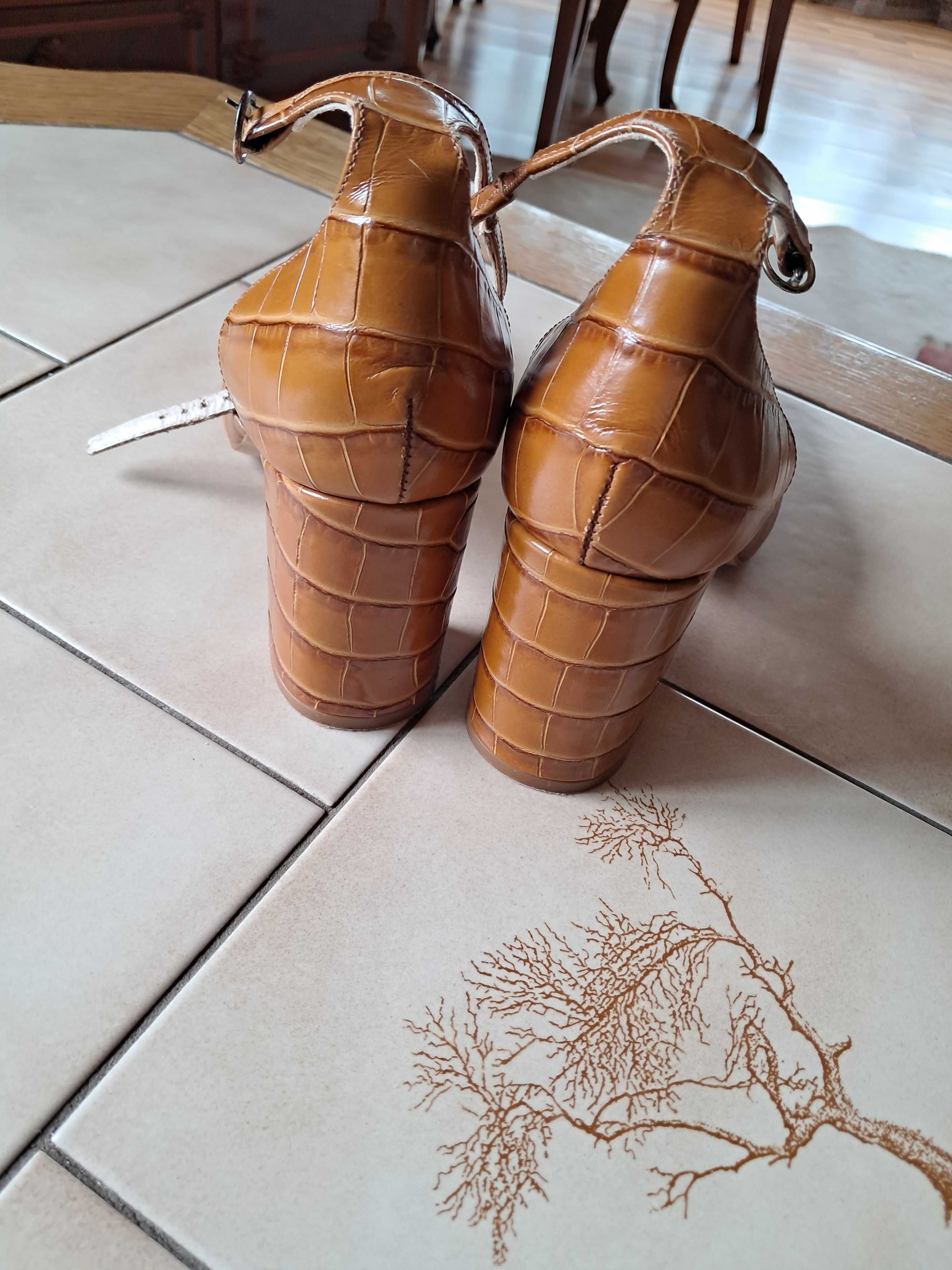 Pantofi crem Zara marime 39
