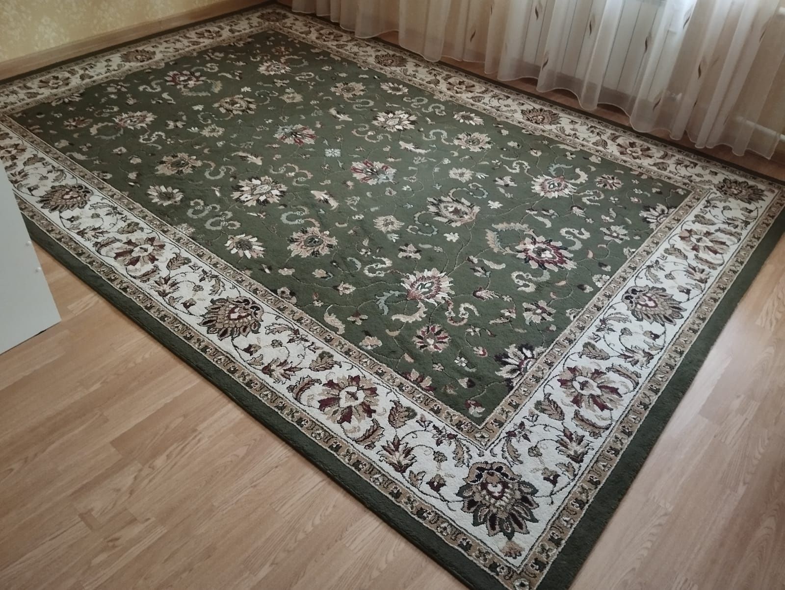Продам Ковёр 2,5 × 3,5 м.