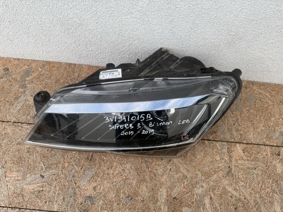 Far stanga Skoda Superb 3 Xenon + LED Original Europa