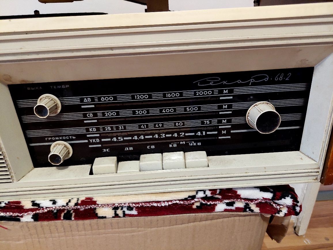 Radio cu pickup vechi rusesc