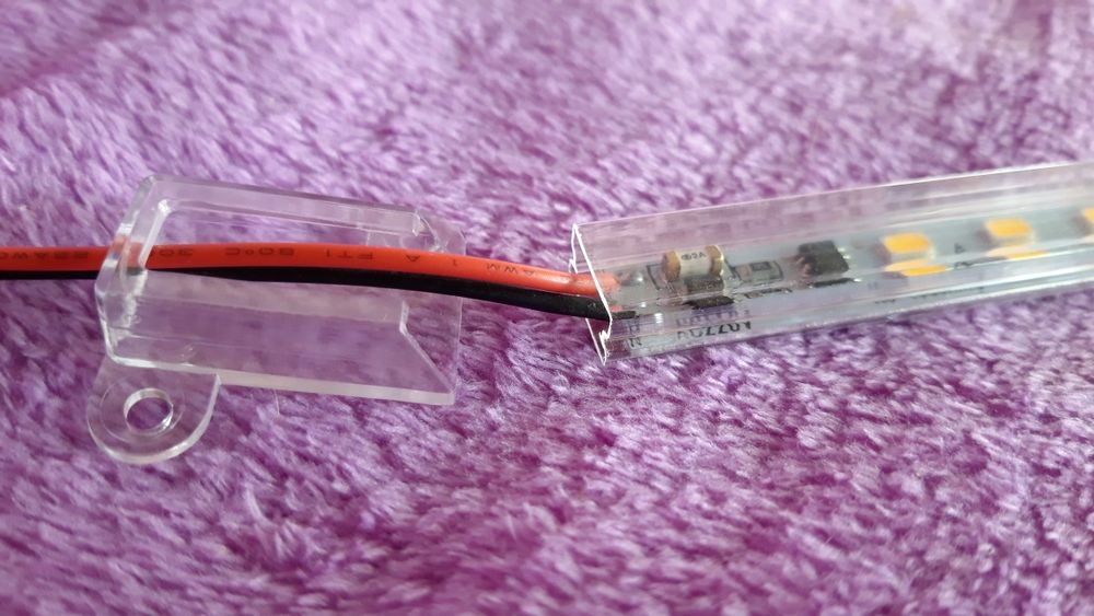 Bandă LED rigidă, 220V, merge fără transformator,11 W,1m lumină caldă