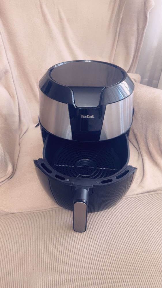 Friteuza cu aer cald Airfryer Tefal cu garantie