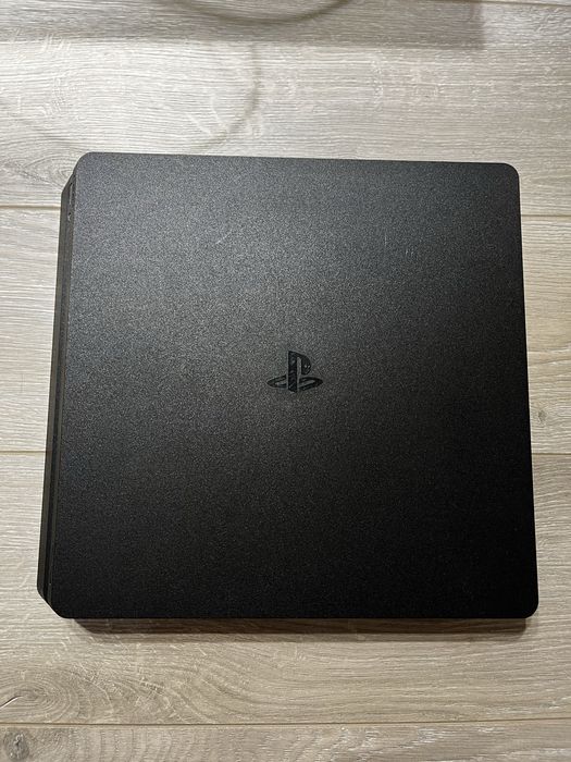 Продам PS4 slim 1 Tb