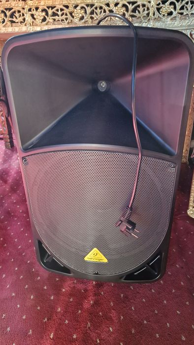 Vând  boxa Behringer,