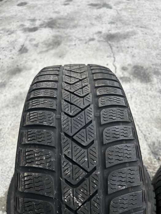 4бр Зимни гуми Pirelli 215/55R17