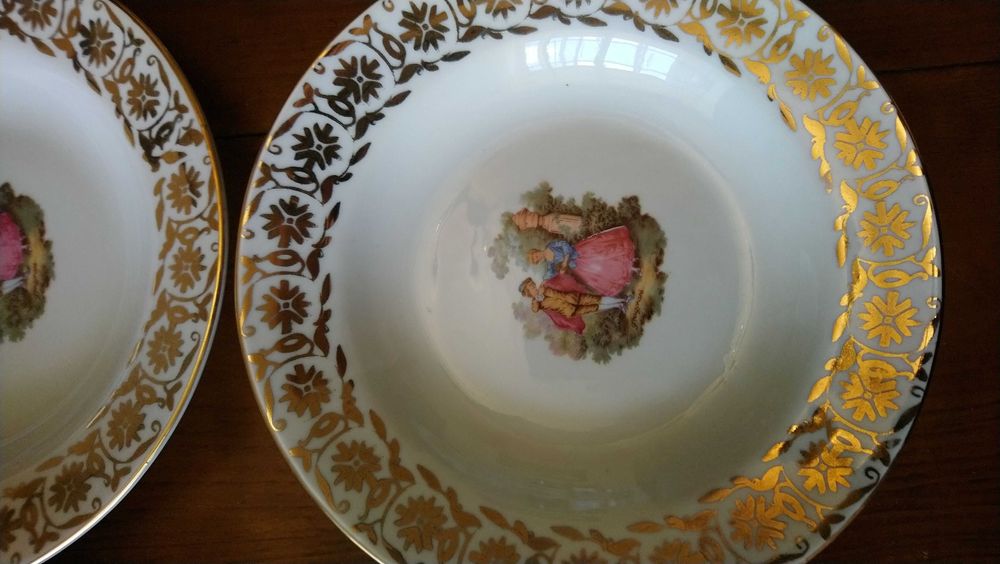 Рисувани порцеланови чинии