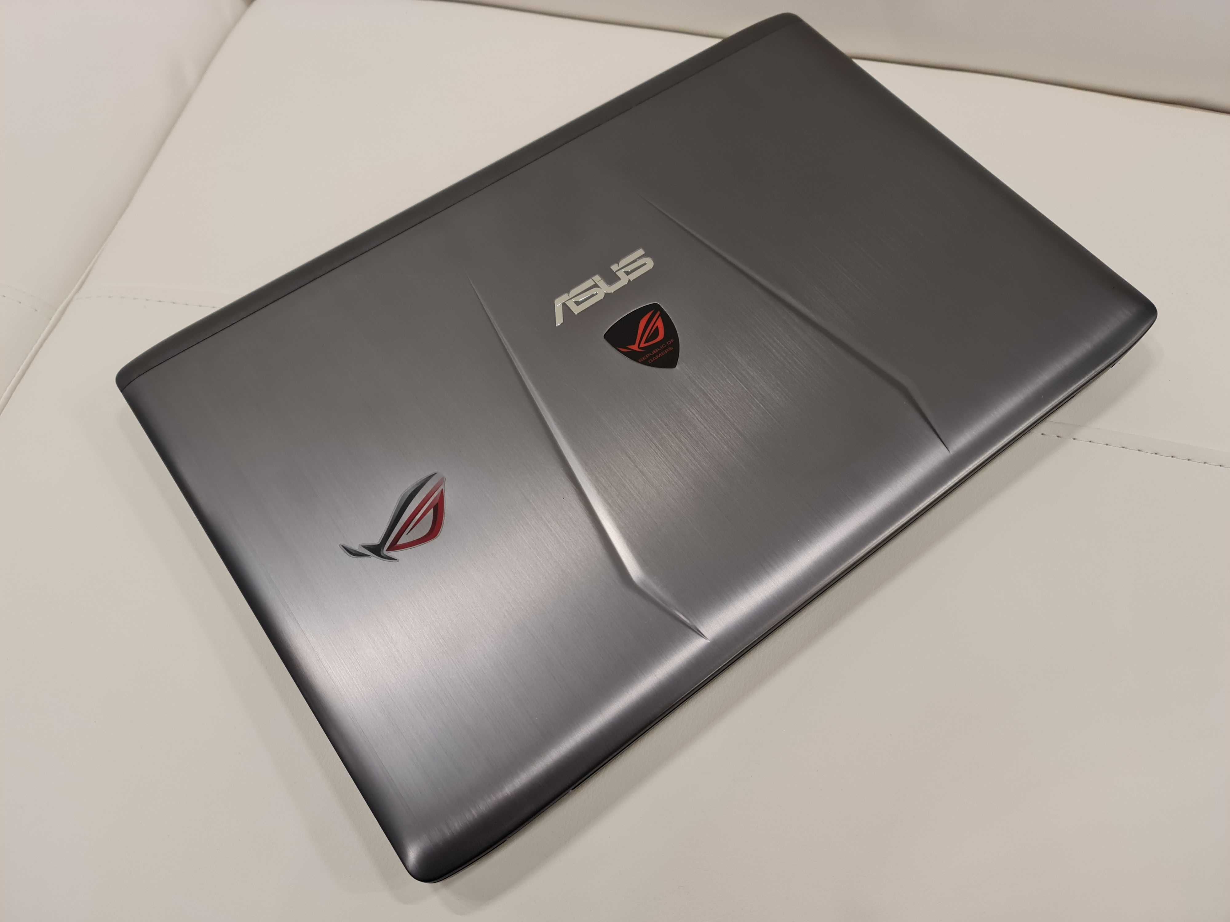 laptop Asus republic of Gamers, intel core i7 ,display de 17,3 inch