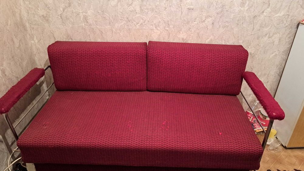 Диван с място за нареждане