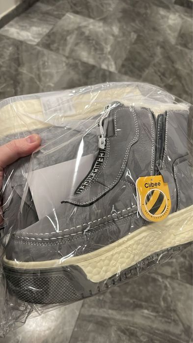 Продам детские ботинки зимние