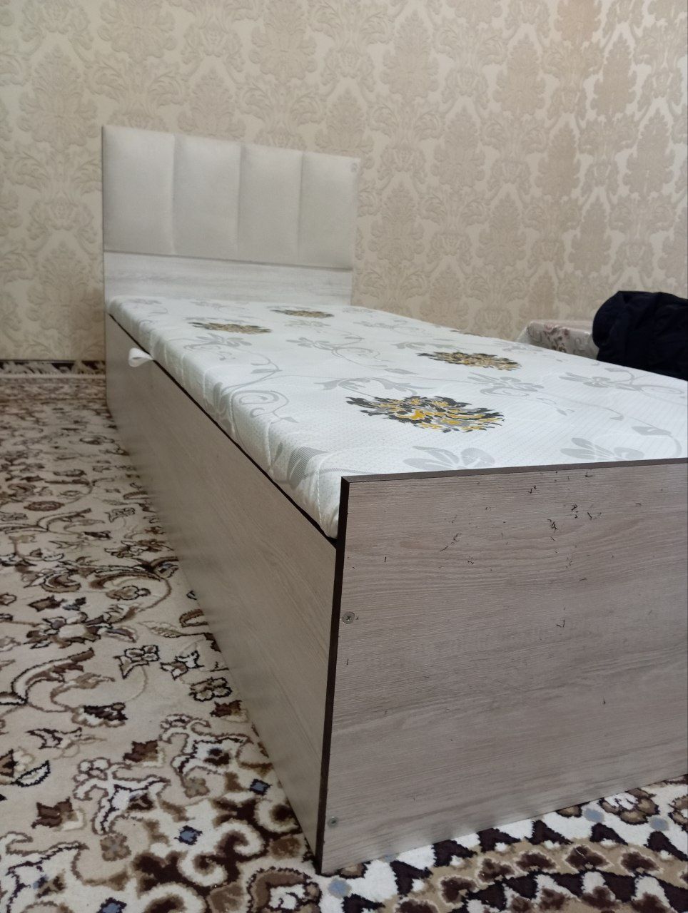 Bir kishilik krovat