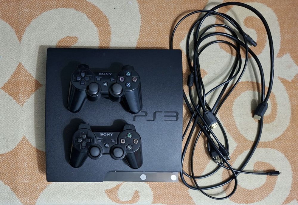 Sony PlayStatiyon Ps 3 sotiladi.