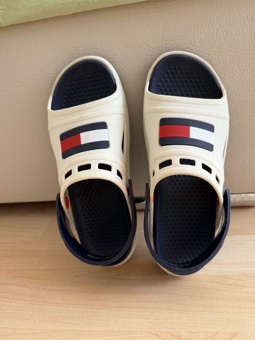 Tommy Hilfiger чехли