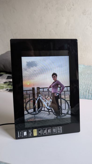 Цифровая фоторамка Sony DPF-HD1000