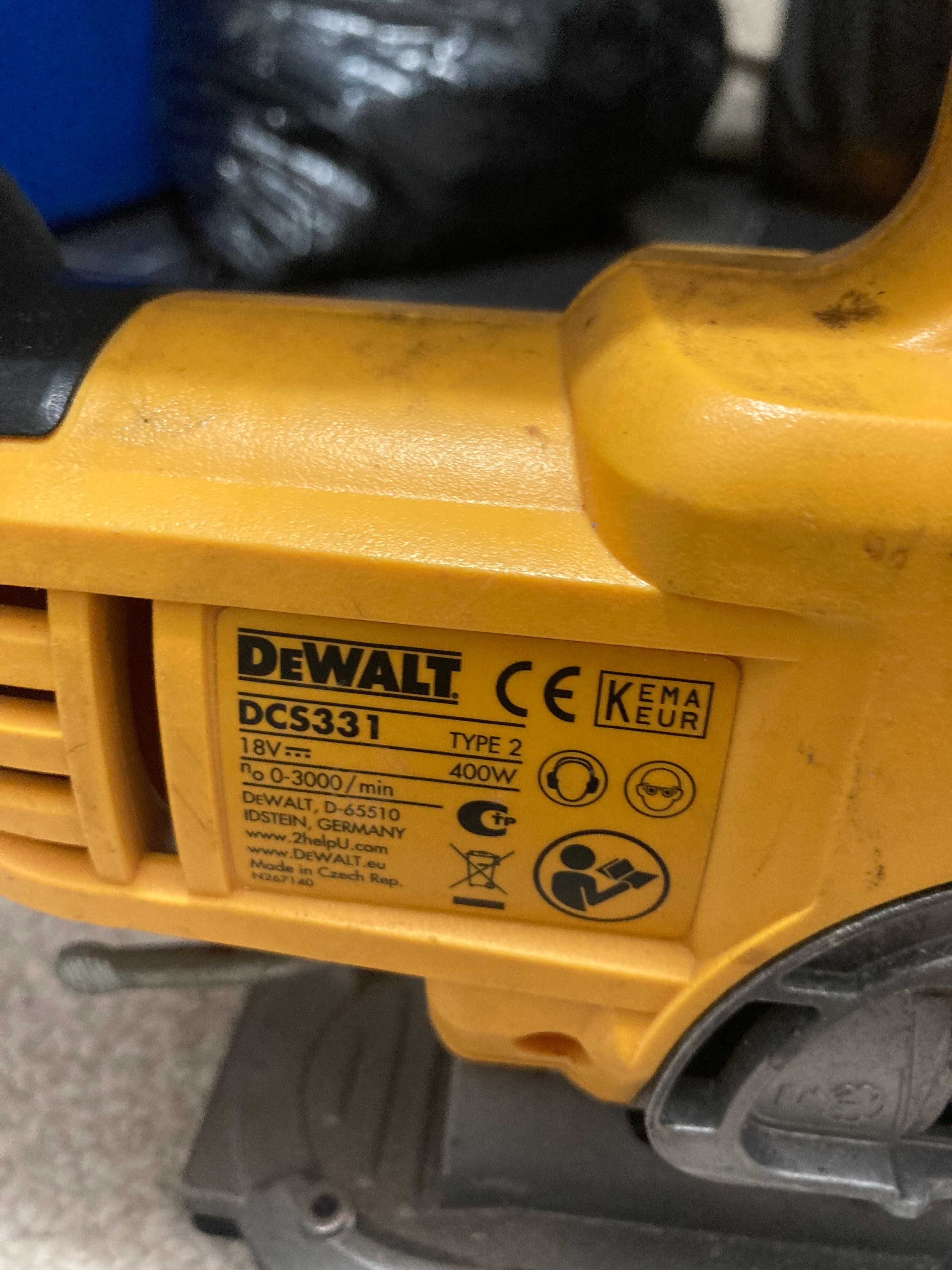 Прободен трион DeWALT DCS331N