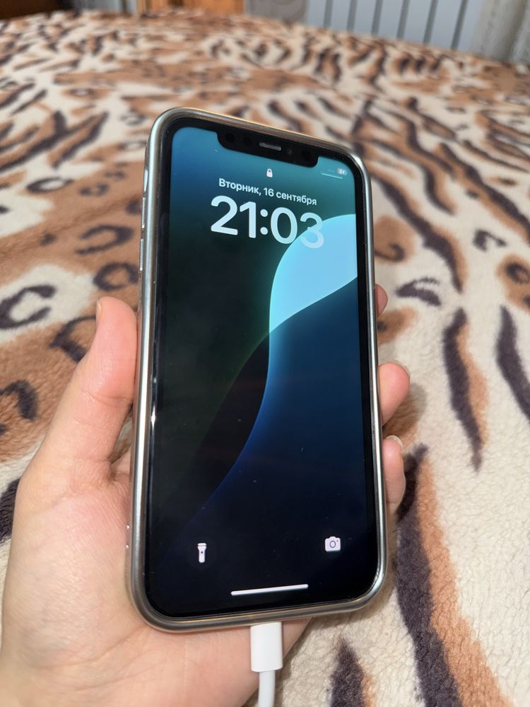 Iphone 11 на 128GB (без коробки и зарядного шнура)