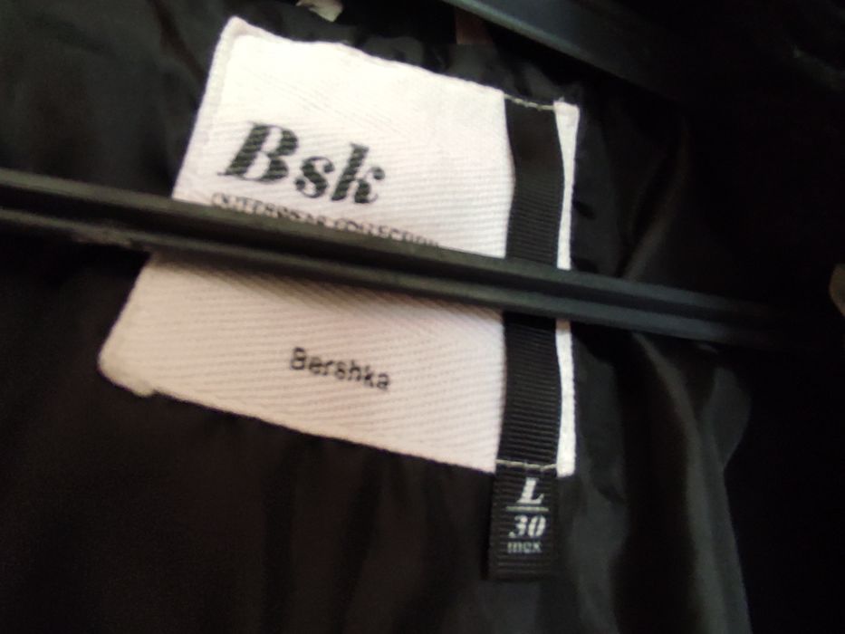 Женские фирменные куртки.