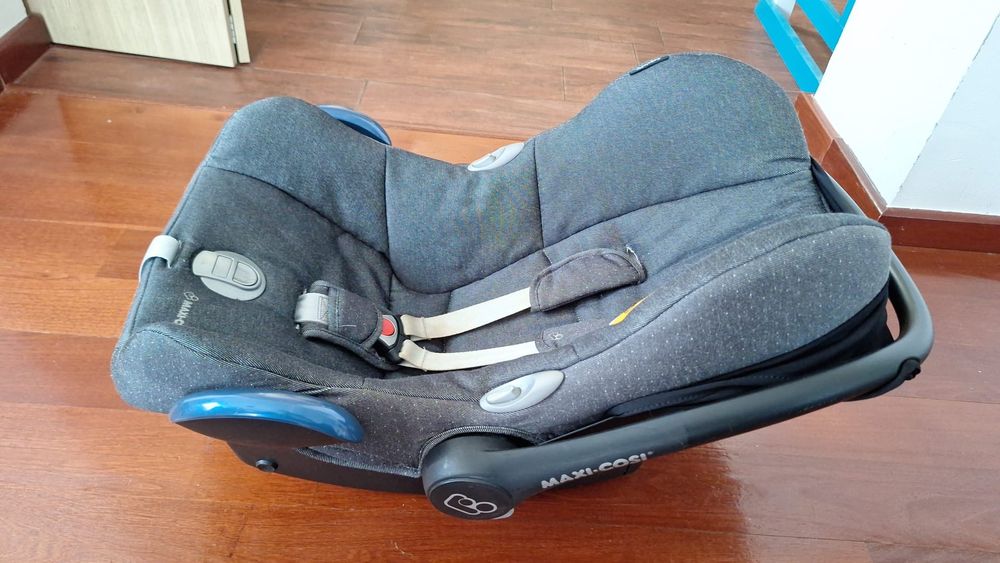 Scoica Maxicosi Rock 150 lei