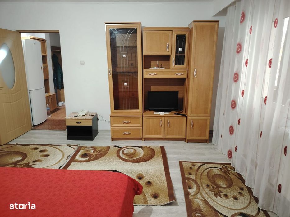 Vând garsoniera Mioveni-Robea, etaj 3,mobilată, 43mp