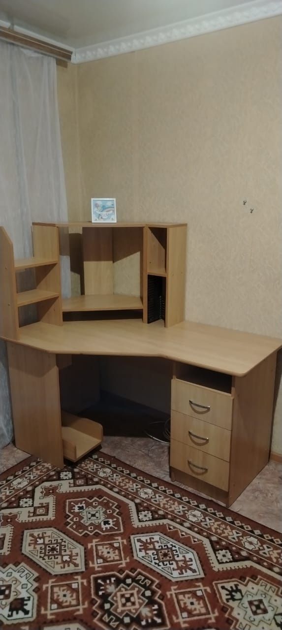 Стол компьютерный